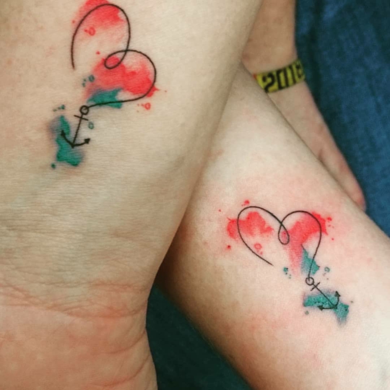 Simboli tattoo, tatuaggi sul polso della mano, tattoo cuore con ancora, tatuaggio di coppia