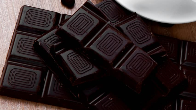 Blocchetto di cioccolato, cioccolato fondente, chetosi sintomi