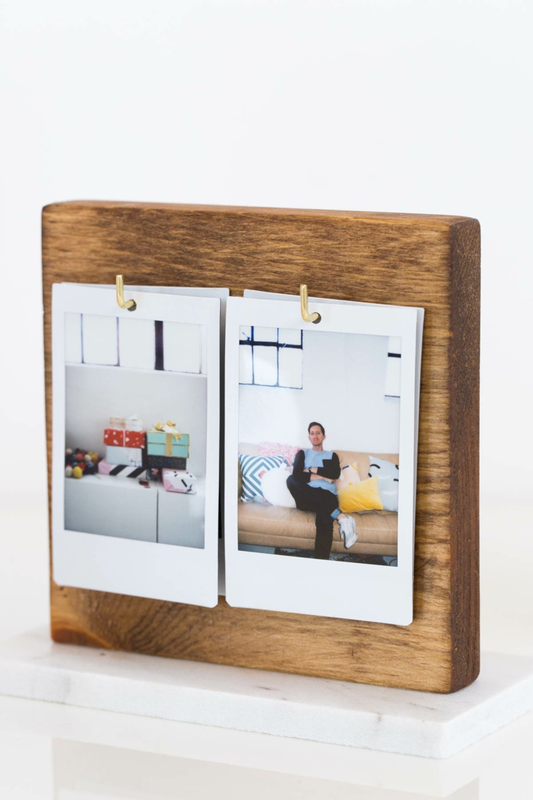 Album portafoto personalizzati, foto attaccate su ganci, pezzo di legno forma quadrata
