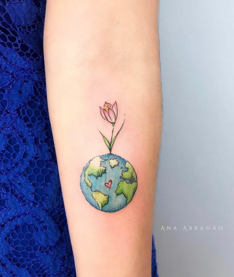 Tattoo colorato mondo, disegno pianeta terra, disegno tattoo fiore colorato