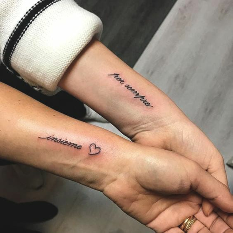 Tatto scritta in italiano, tatuaggi sul polso, disegno cuore sul polso