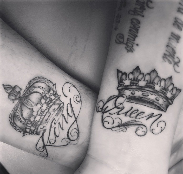 Tattoo disegno corona, scritta tattoo polso, tatuaggi sul polso della mano