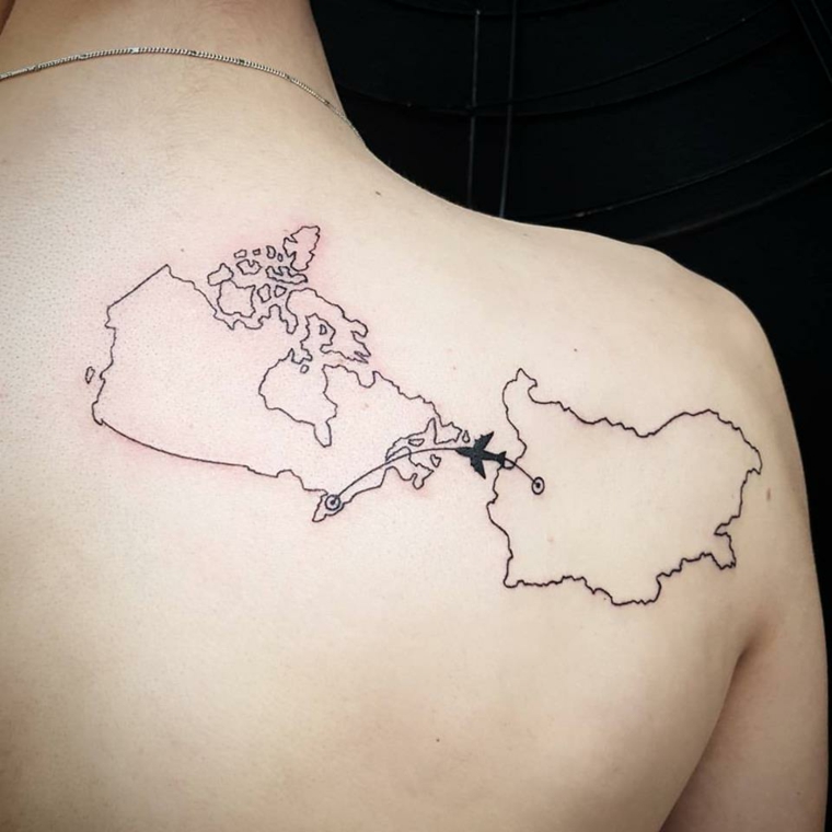 Tatuaggio continenti, tattoo sulla schiena, donna con tattoo grande