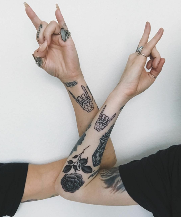 Tattoo rosa nera, tatuaggi sulle braccia, tatuaggi migliori amiche, mani con dita incrociate