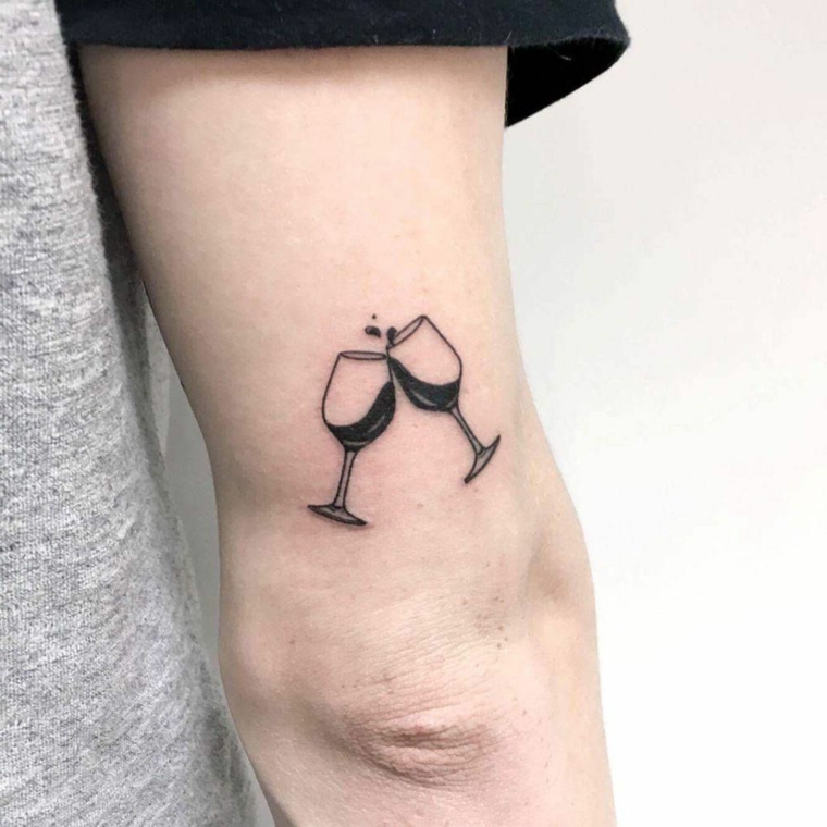Tatuaggi avambraccio, disegno tattoo bicchieri di vino, braccio uomo tattoo discreto
