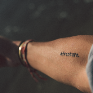 Tatuaggi piccoli uomo: i design a cui fare affidamento!