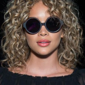 Tagli di capelli ricci: le acconciature e i look più chic di sempre!