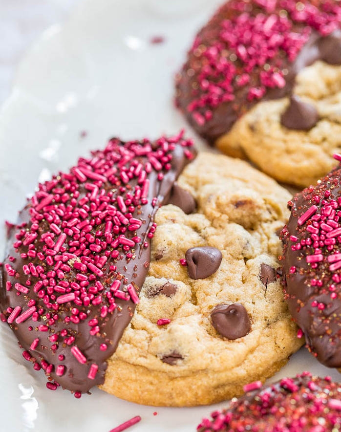 Biscotti velocissimi, cookies con gocce di cioccolato, glassa di nutella, codette colorate