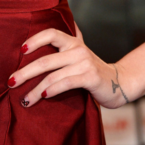 Unghie natalizie semplici, smalti, disegni e idee da copiare!