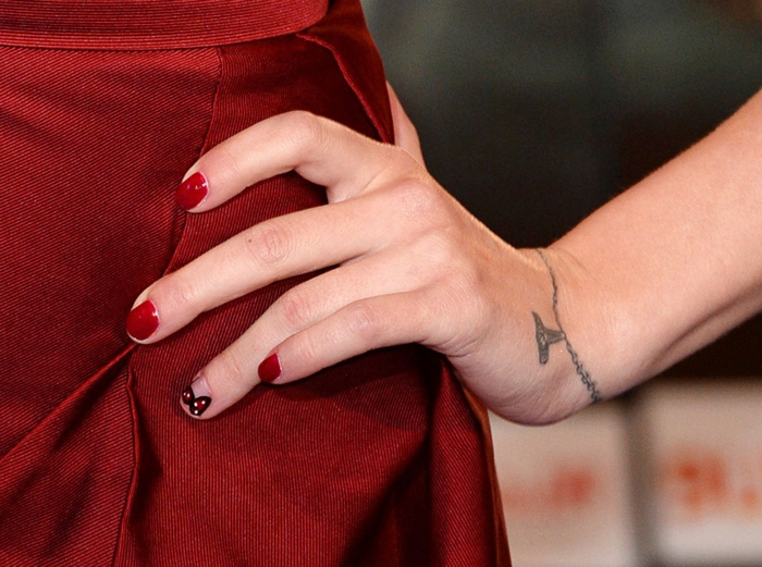 Unghie natalizie semplici, smalti, disegni e idee da copiare!