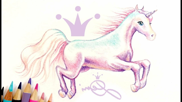 Disegno colorato con le matite colorate, schizzo a matita di un cavallo, disegno a matita di un unicorno