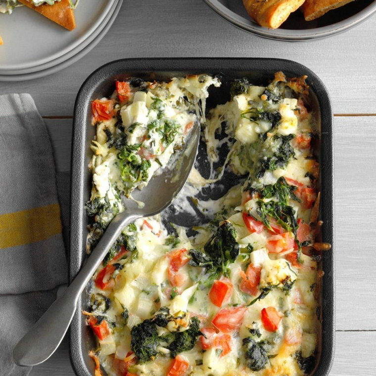 Sfornato di verdure e formaggio, antipasti freddi veloci, sfornato di broccoli con formaggio fuso