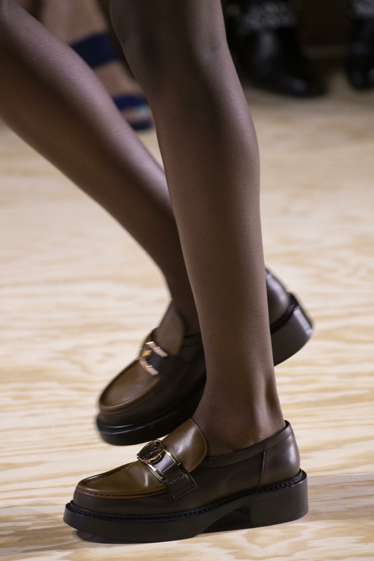 Scarpe autunno inverno 2020, mocassini di pelle di Louis Vuitton di colore marrone