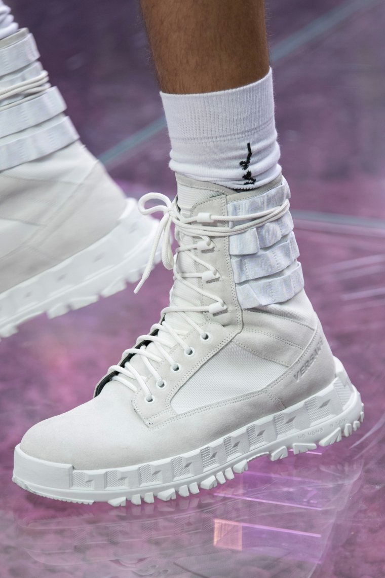 Stivaletti bianchi in tessuto, uomo con scarpe di colore bianco, stivali inverno 2020 moda uomo