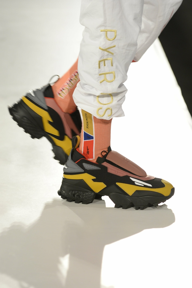 Scarpe inverno 2020, scarpe da ginnastica con motivi colorati, pantalone sportivo per donna