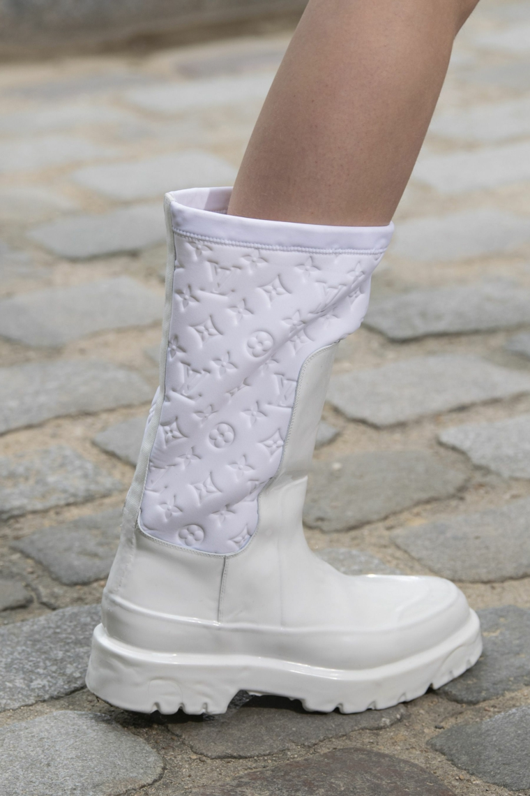 Scarpe moda 2020, stivali di colore bianco Louis Vuitton, stivali bianchi per donna