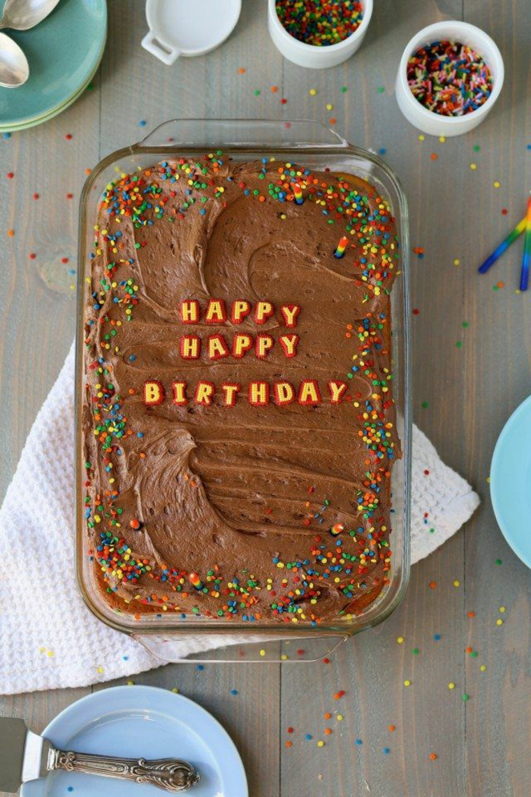Torta compleanno bambini fatta in casa, torta con mousse di cioccolato e scritta