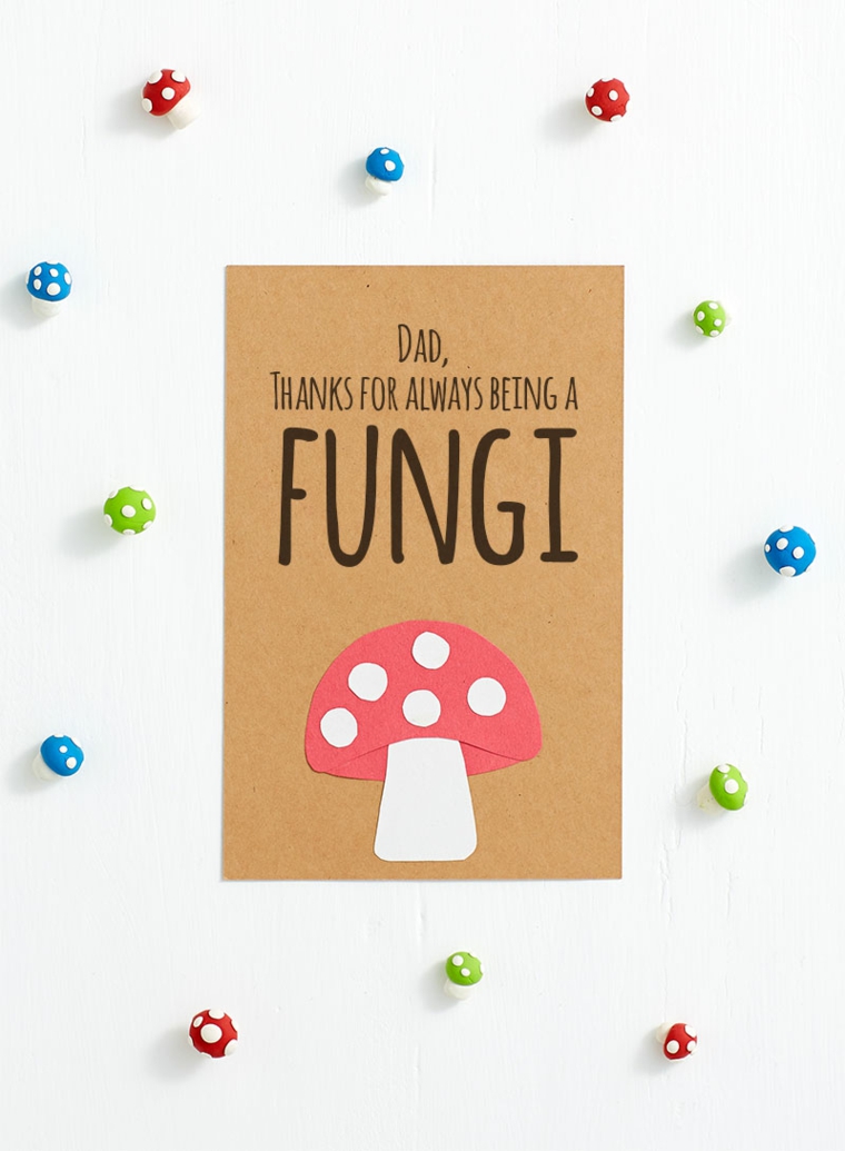 Cartolina spiritosa per la festa del papà, cartolina con scritta e disegno di un fungo