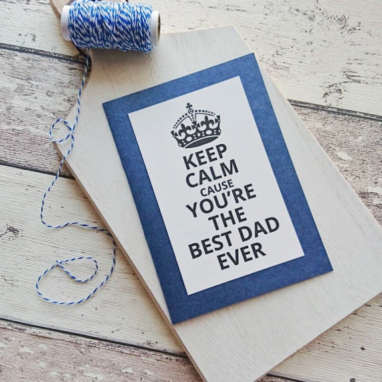 Cartolina per la festa del papà, cartolina con bordo blu e filo di lana