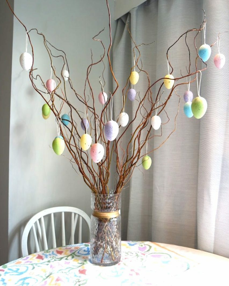 Auguri di Pasqua divertenti, foto di un albero pasquale con uova colorate