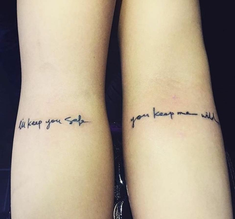 Tatuaggi migliori amiche, tattoo sull'avambraccio con scritta in inglese