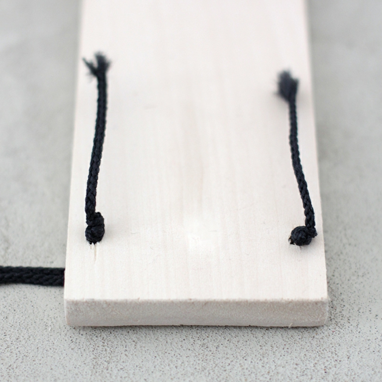 Fissare la corda sulla mensole di legno, tutorial mensole senza chiodi