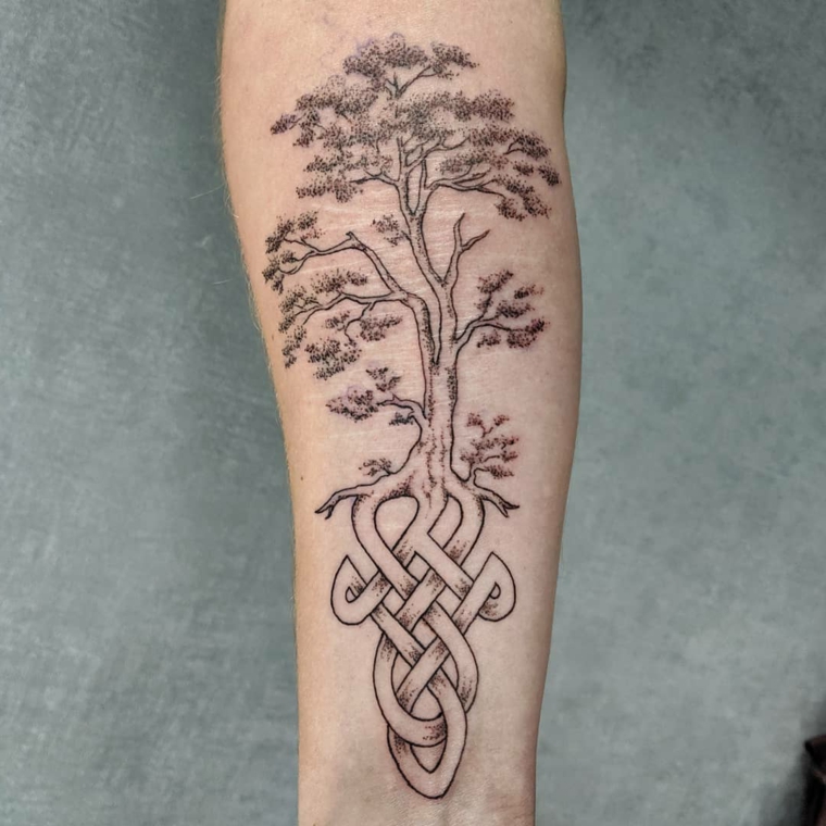 albero della vita disegno stilizzato tattoo avambraccio braccio uomo