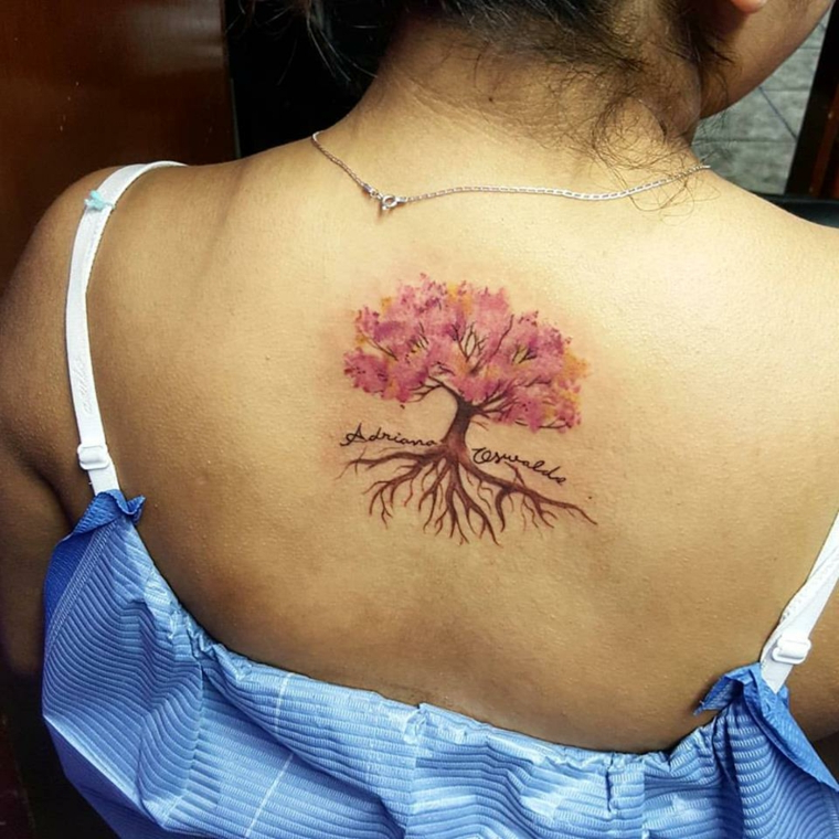 albero della vita significato simbolico tattoo schiena donna tatuaggio colorato