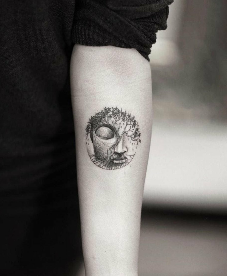 albero della vita tattoo avambraccio donna disegno mezza faccia maglione nero