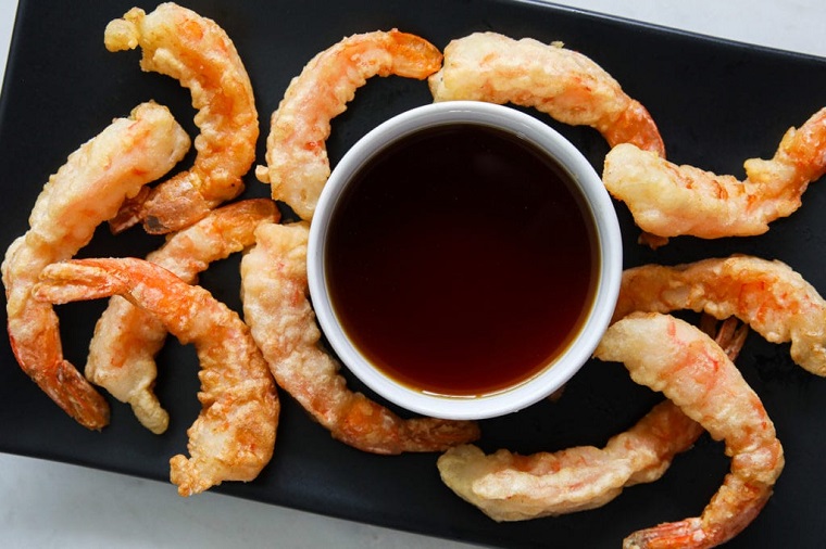 antipasti di pesce veloci ed economici tempura gamberi salsa di soia piatto