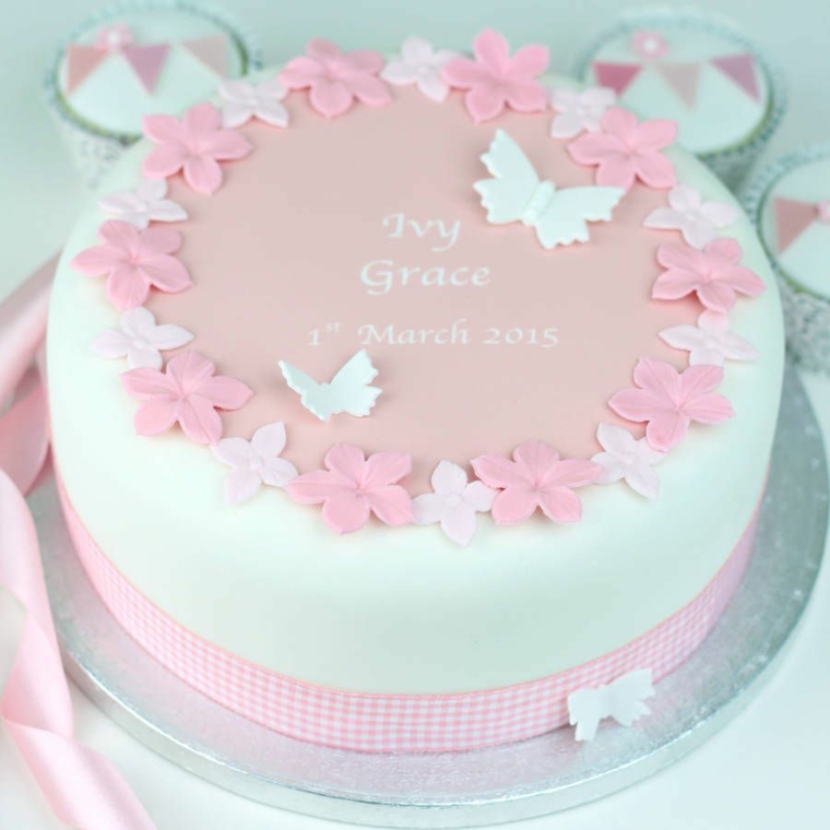 cosa scrivere su una torta di battesimo nome data decorazione farfalle fiori in pasta di zucchero