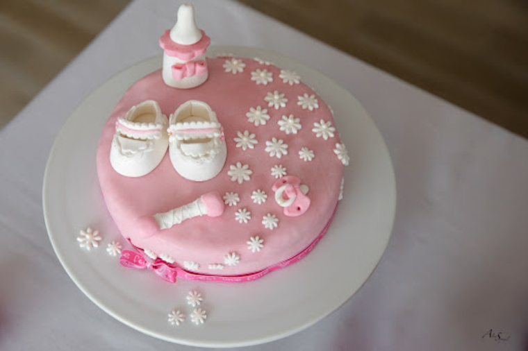 immagini torte battesimo decorazioni in pasta di zucchero scarpette biberon fiorellini