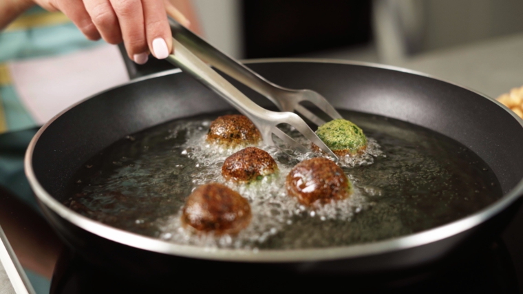 padella olio friggere finger food da fare in anticipo pinze metallo cucinare