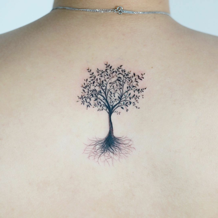 simbolo albero della vita tattoo donna tatuaggi schiena femminili