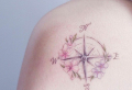 Tatuaggio rosa dei venti: per chi è adatto in base al significato!