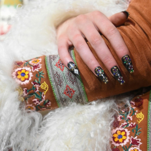 Tendenze unghie autunno inverno 2021: i colori e i nail art da sfoggiare!