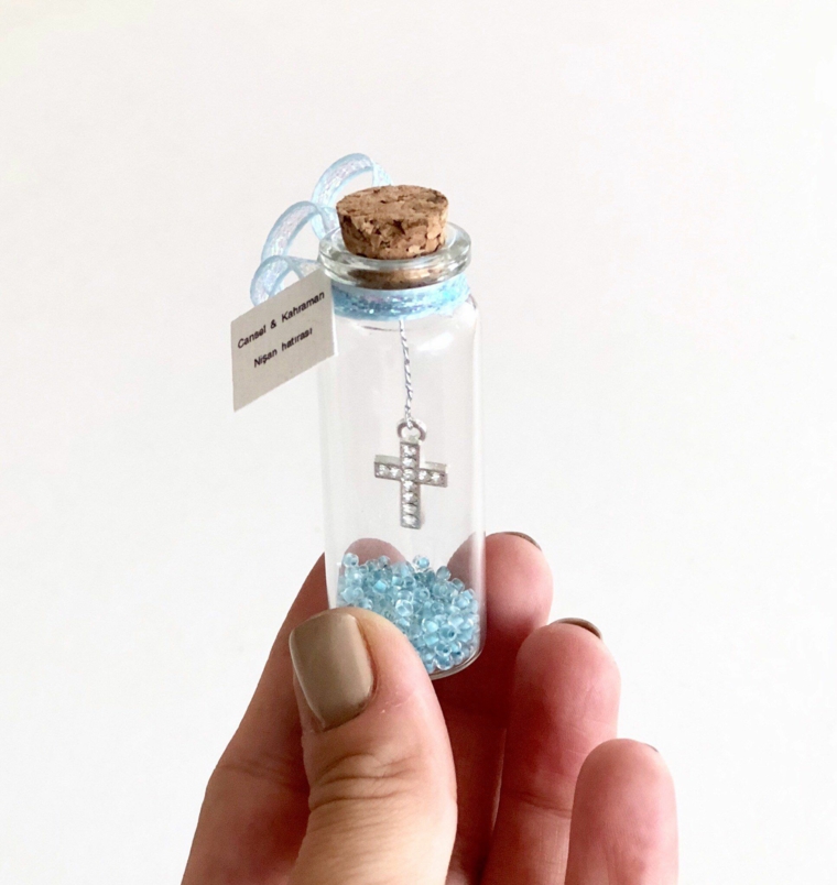bottiglietta di vetro con ciondolo croce bomboniere per battesimo maschietto
