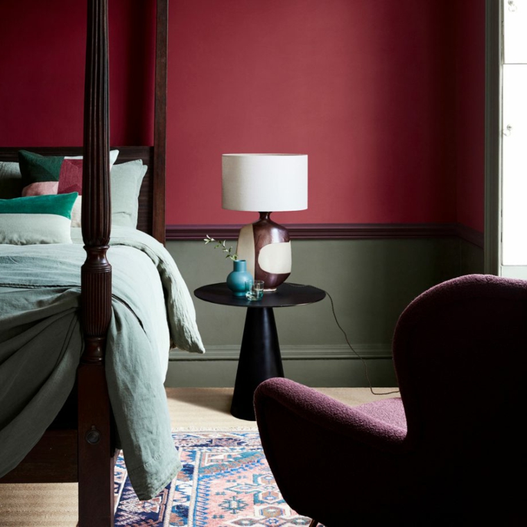colori per pareti camera da letto tinta rossa prugna mobili in legno rovere