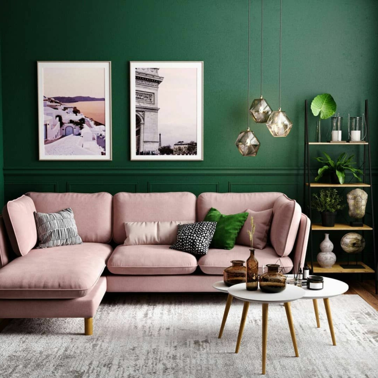palette colore verde abbinato al rosa salotto con divano tavolini bassi da caffè
