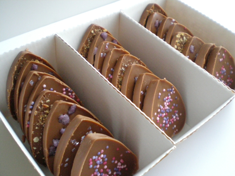 scatola con cioccolatini a forma di cuore regali originali san valentino