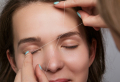 Come fare le sopracciglia: modellare con pinzetta e filo, make up!