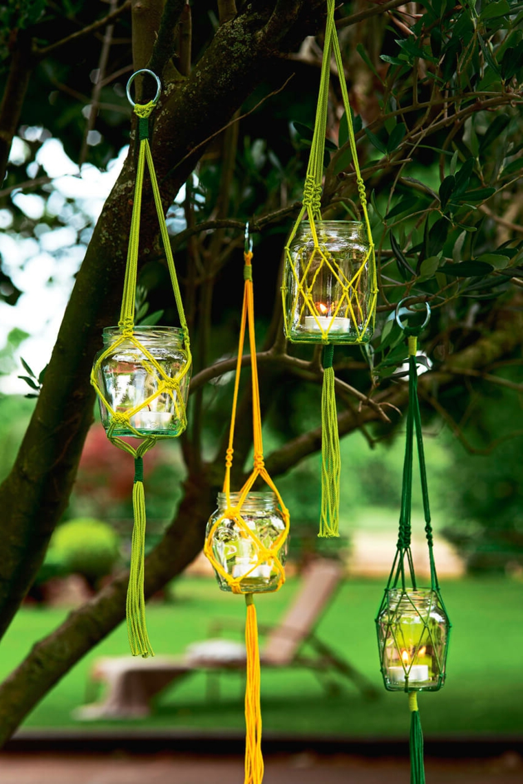 abbellire il giardino con pochi soldi lanterne fai da te appese ai rami