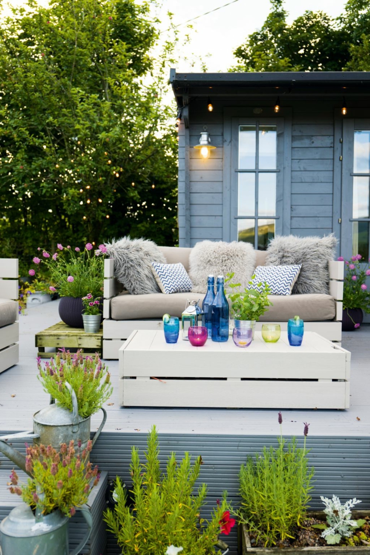 idee come abbellire il giardino arredamento con set di mobili in pallet