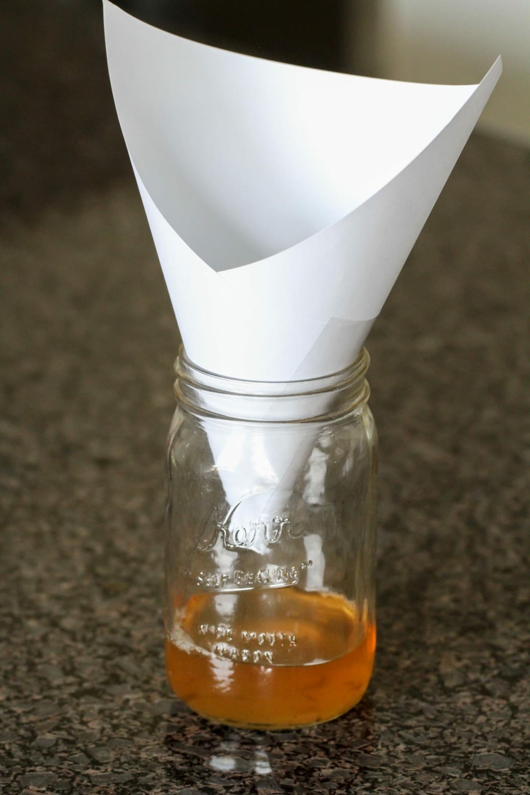 antimosche naturale barattolo di vetro con beccuccio e miele