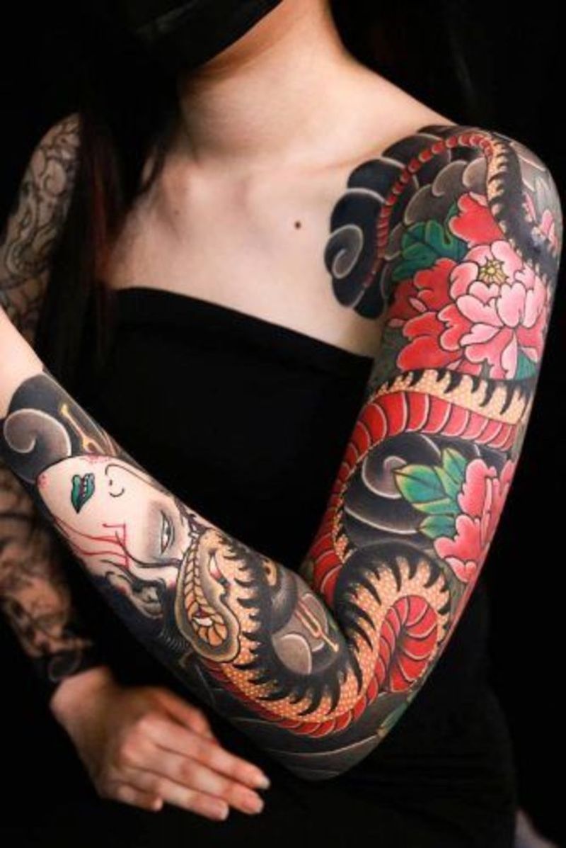 serpente tattoo giapponese tatuaggio colorato