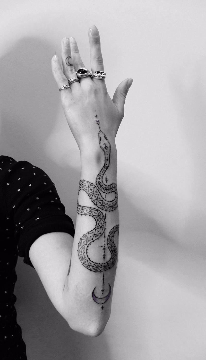 tattoo tribale significato tatuaggio serpente sul braccio