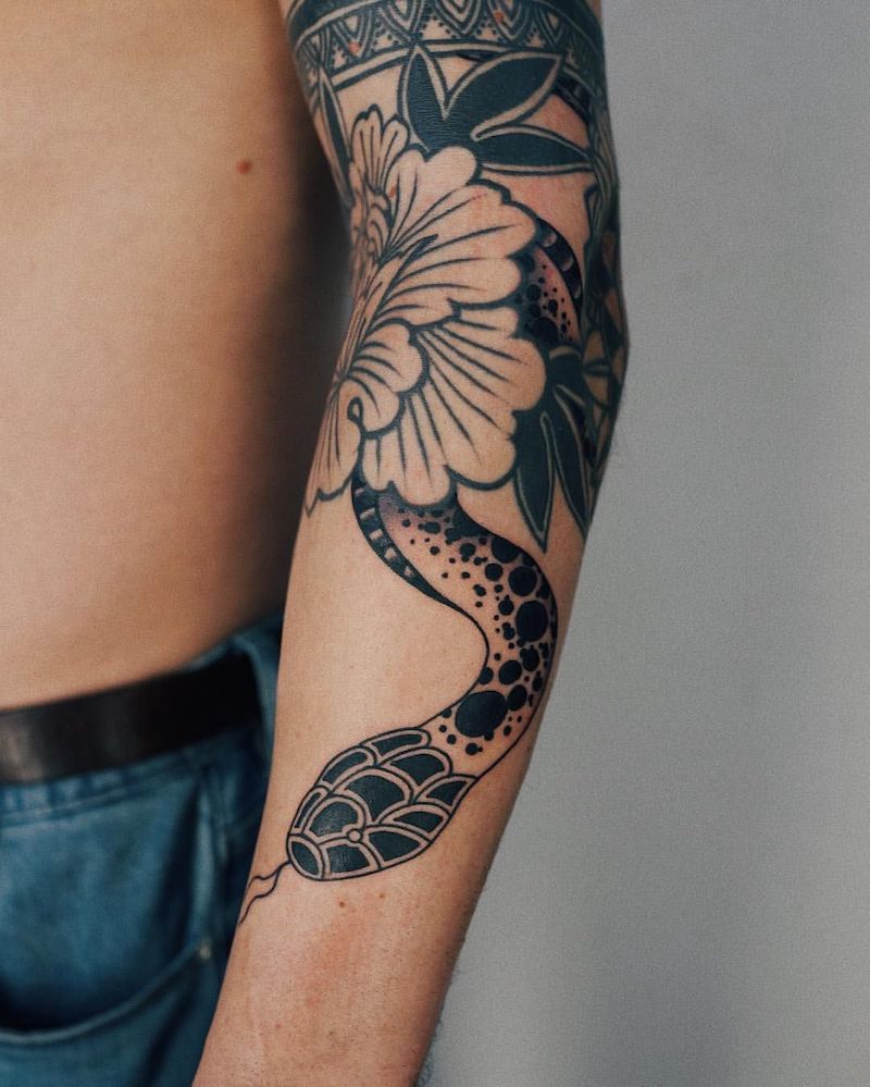 tatuaggio old school uomo cosa simboleggia il serpente