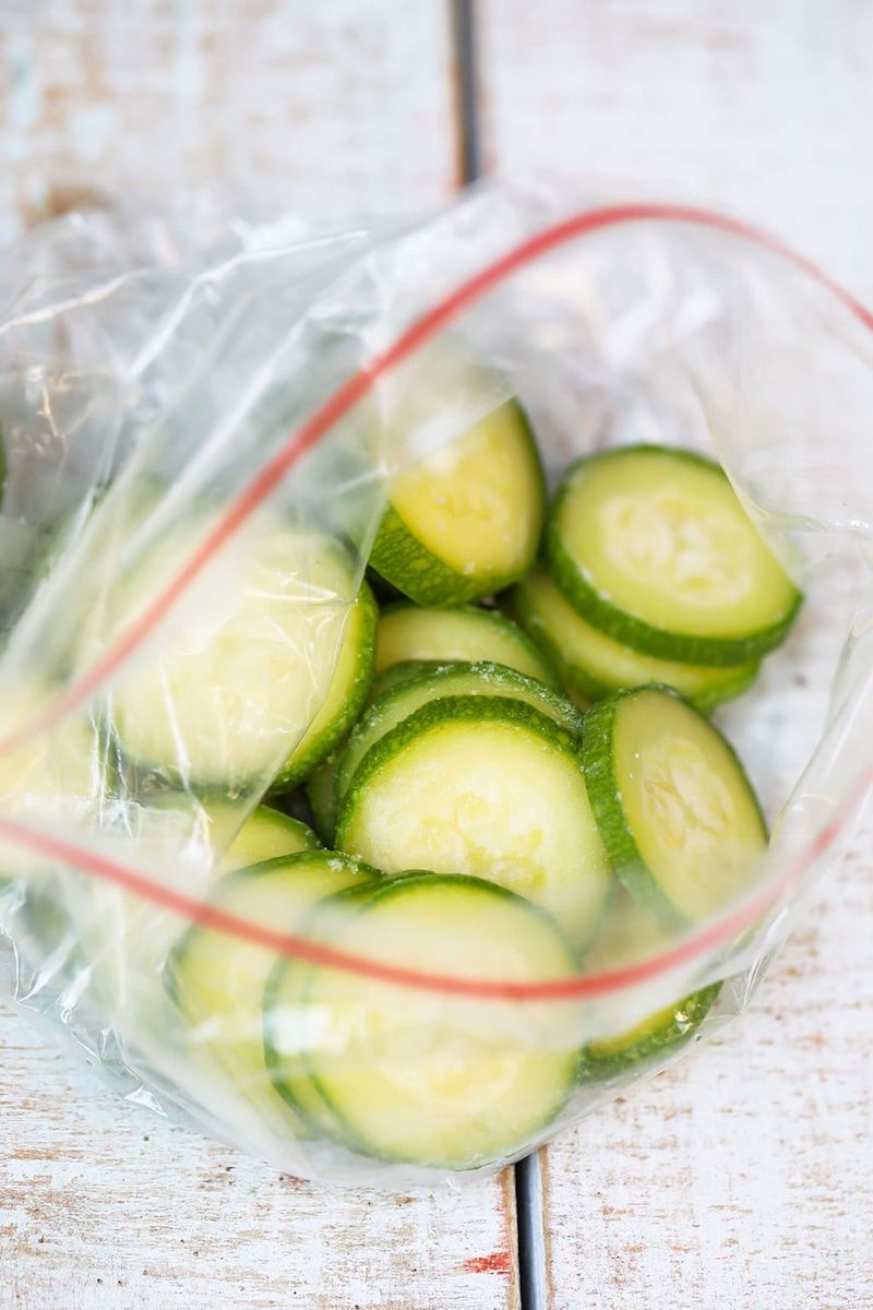 come congelare le zucchine crude in sacchetti
