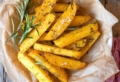 Come fare le Patatine fritte fatte in casa davvero croccanti, ecco 3 ricette!