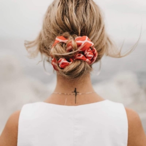 Acconciature semplici per capelli di media lunghezza: il makeover più veloce e pratico per ogni donna!